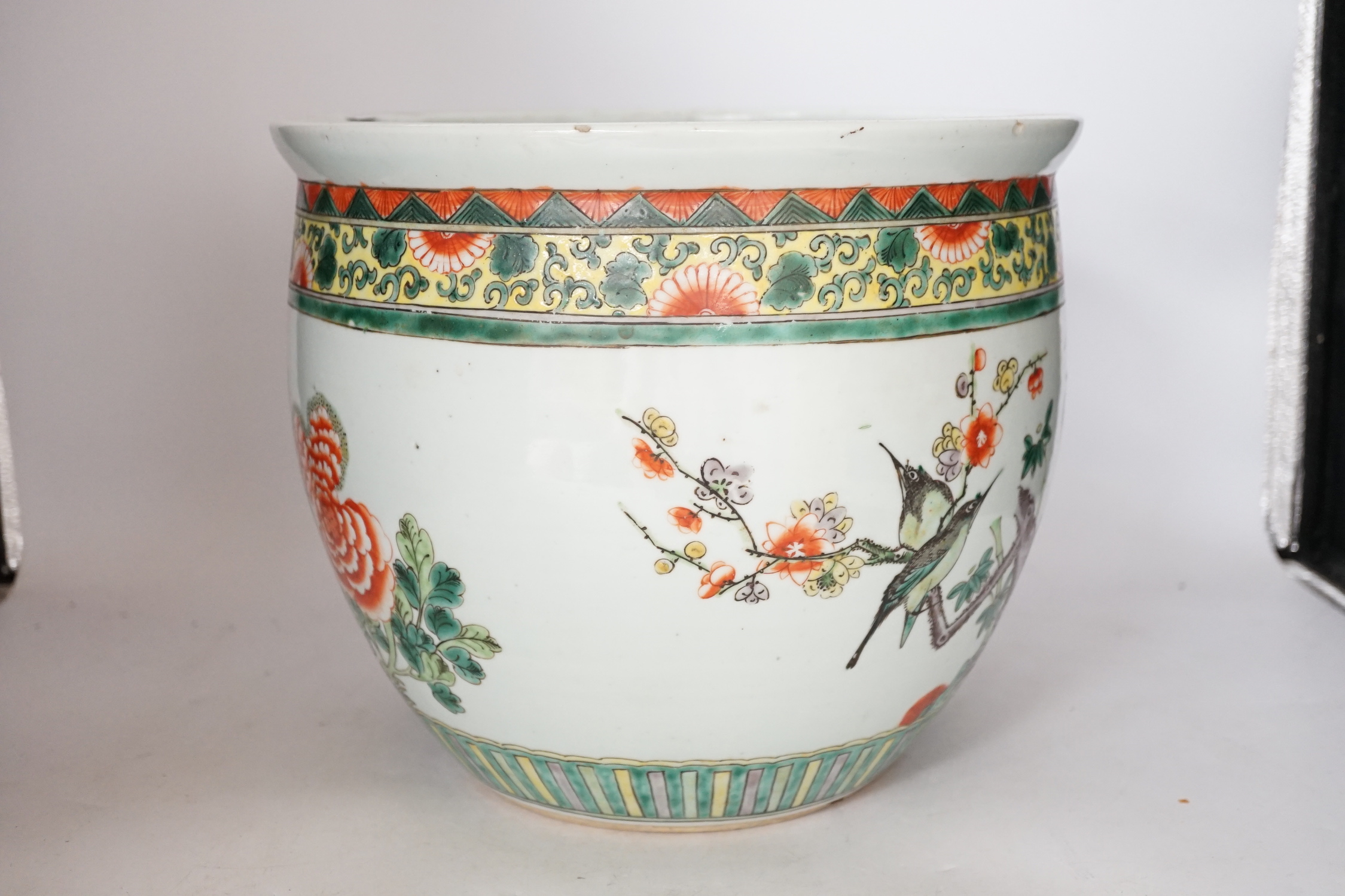 A late 19th century Chinese famille verte jardiniere, 25cm